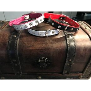 H�ndlavet l�derhalsb�nd til sm� racer med similisten.